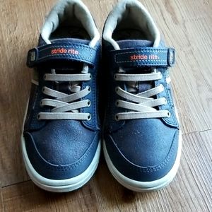 Little boys Stride Rite brown sneakers, 11.5